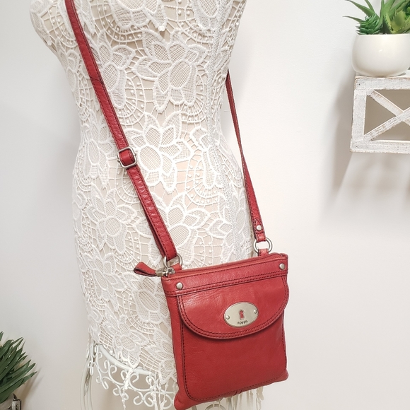 EUC Fossil Maddox Mini Red Pebbled Leather Crossbody - Picture 2 of 16